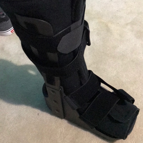 Leg or hurt foot boot - Picture 1 of 2